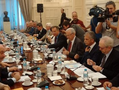 Ολοκληρώθηκε η ενημέρωση των κομμάτων από τον Νίκο Κοτζιά για το Κυπριακό